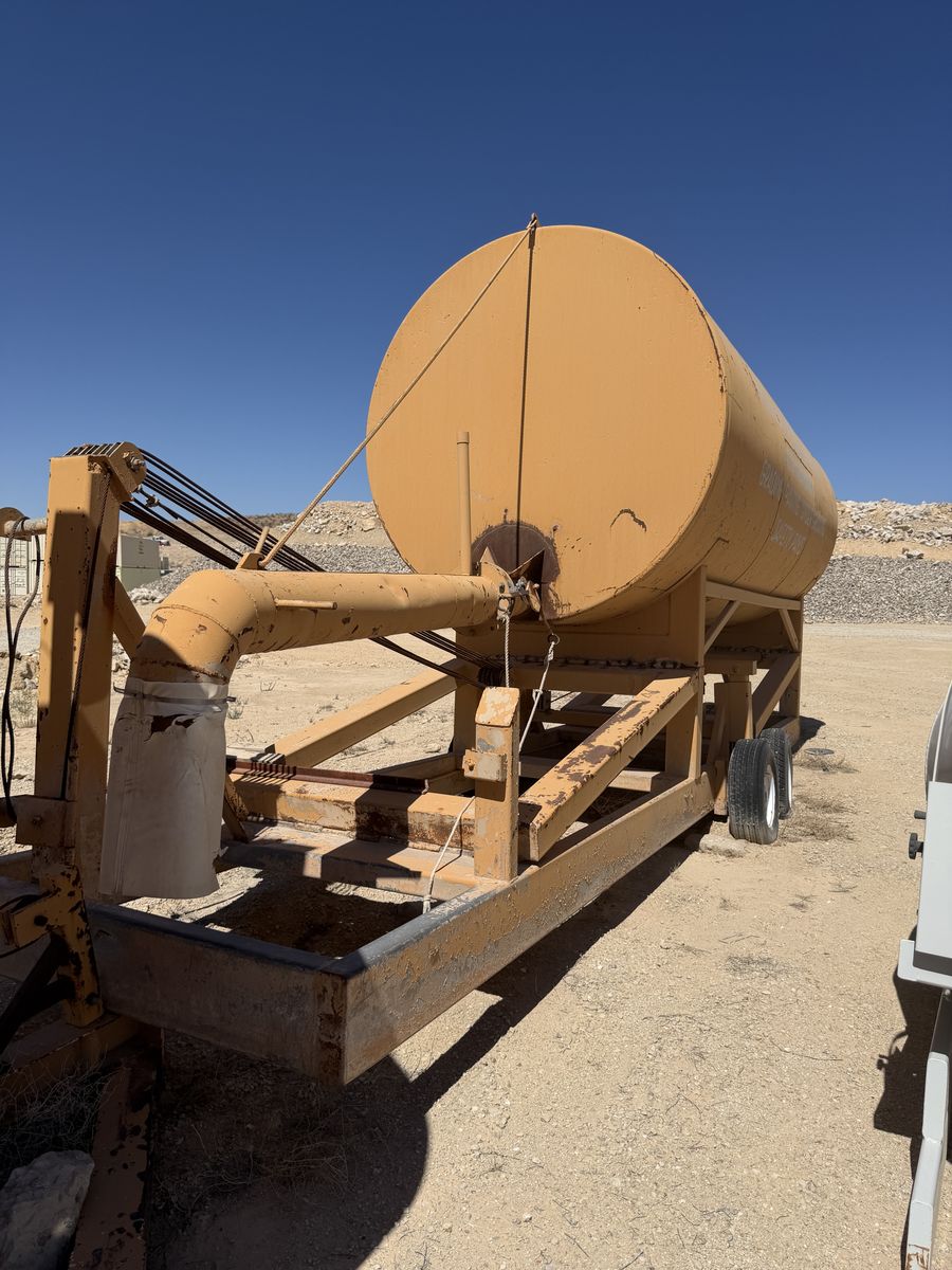 Large Yellow water stand  Tank Trailer, Appears to be a Water Tank for Commercial/Construction Use