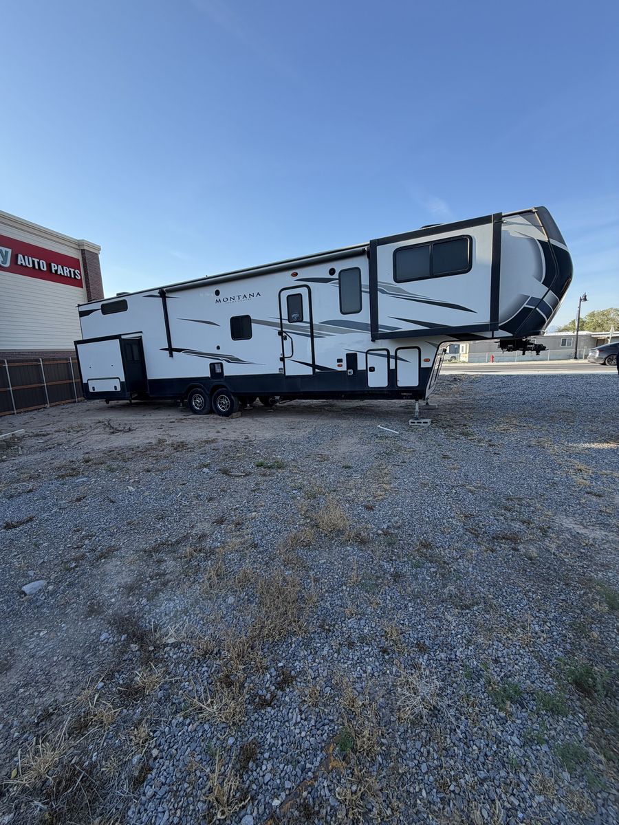 Keystone Montana Fifth Wheel Travel Trailer