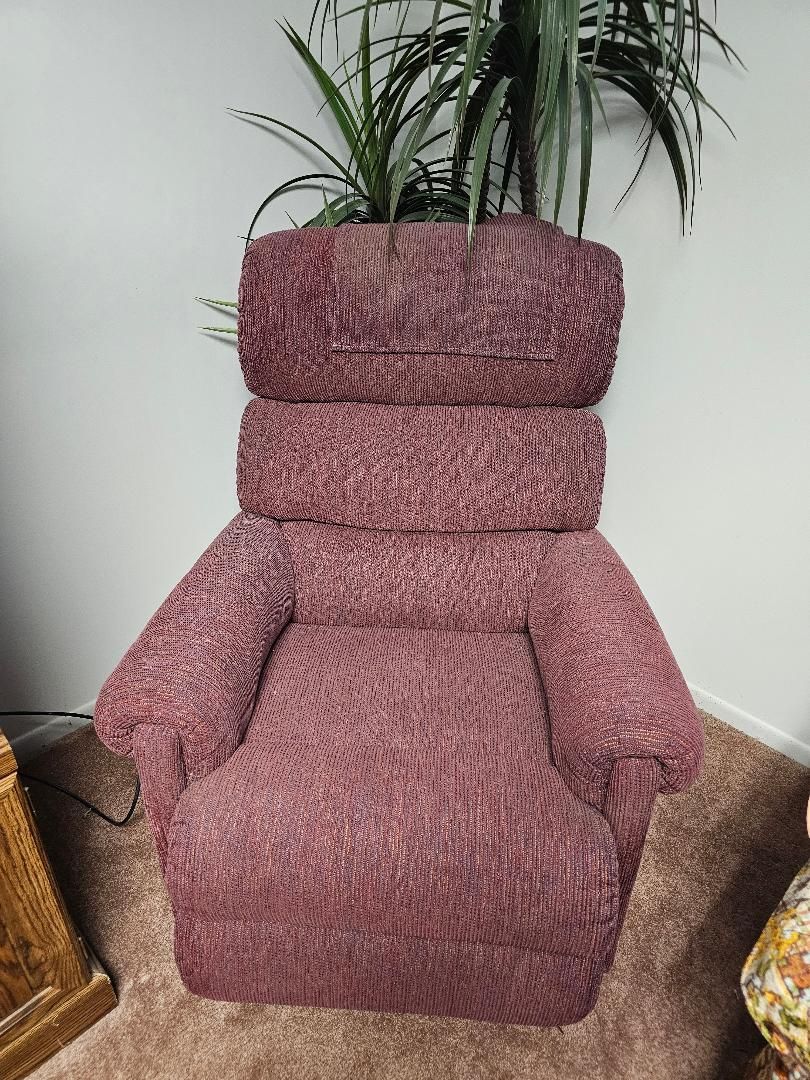 Recliner - in Taylorsville