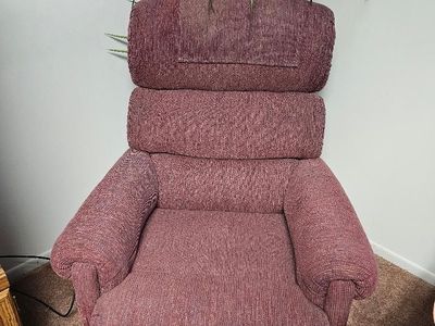 Recliner - in Taylorsville