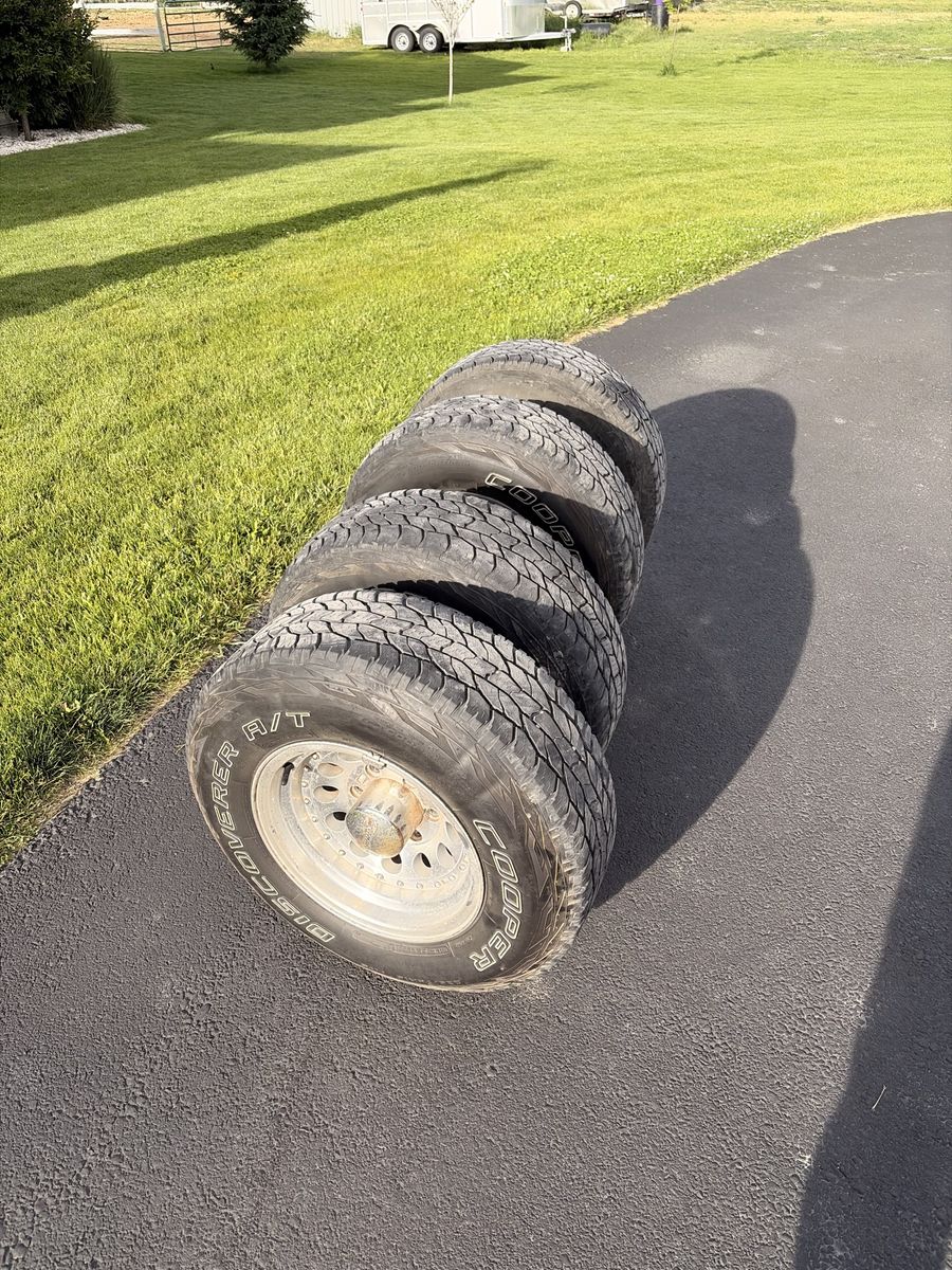 Set of 4 Cooper Discoverer A/T Tires with Custom Silver Wheels & Center Caps