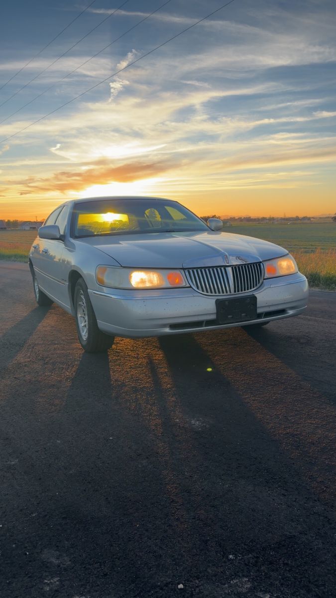 1998 Lincoln Town Car Signature
