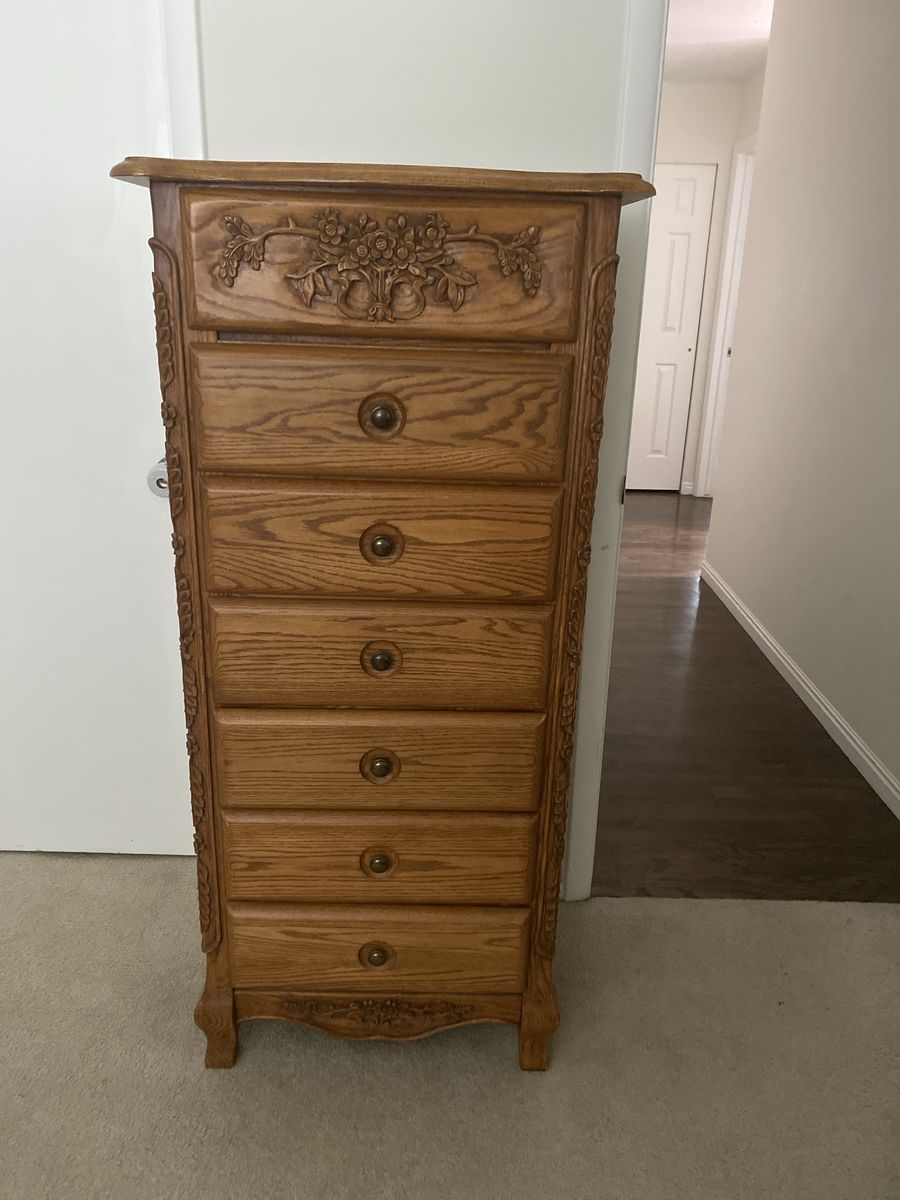 CHEST OF DRAWERS