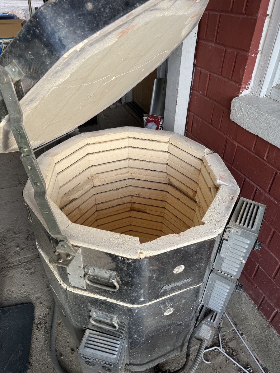 Paragon Pottery Kiln 23x23x27