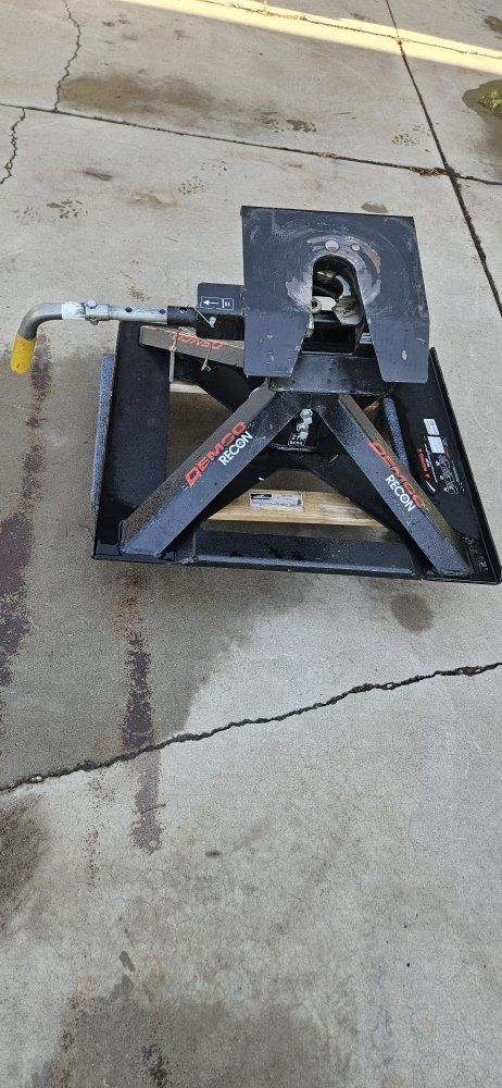 Demco Recon 21K 5th Wheel Trailer Hitch Model 6201