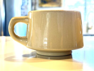 Vintage 1960’s Mid Century Modern restaurant coffe mugs with saucers USA made MCM Wallace of LA