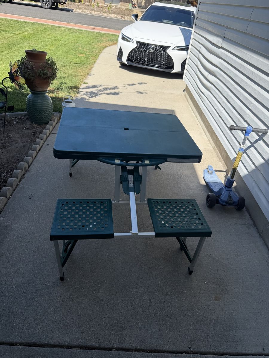 Portable Green Folding Picnic Table with 4 Seats - Compact & Lightweight