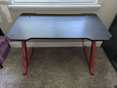 Gaming Computer Desk with Carbon Fiber Top – Excellent Condition