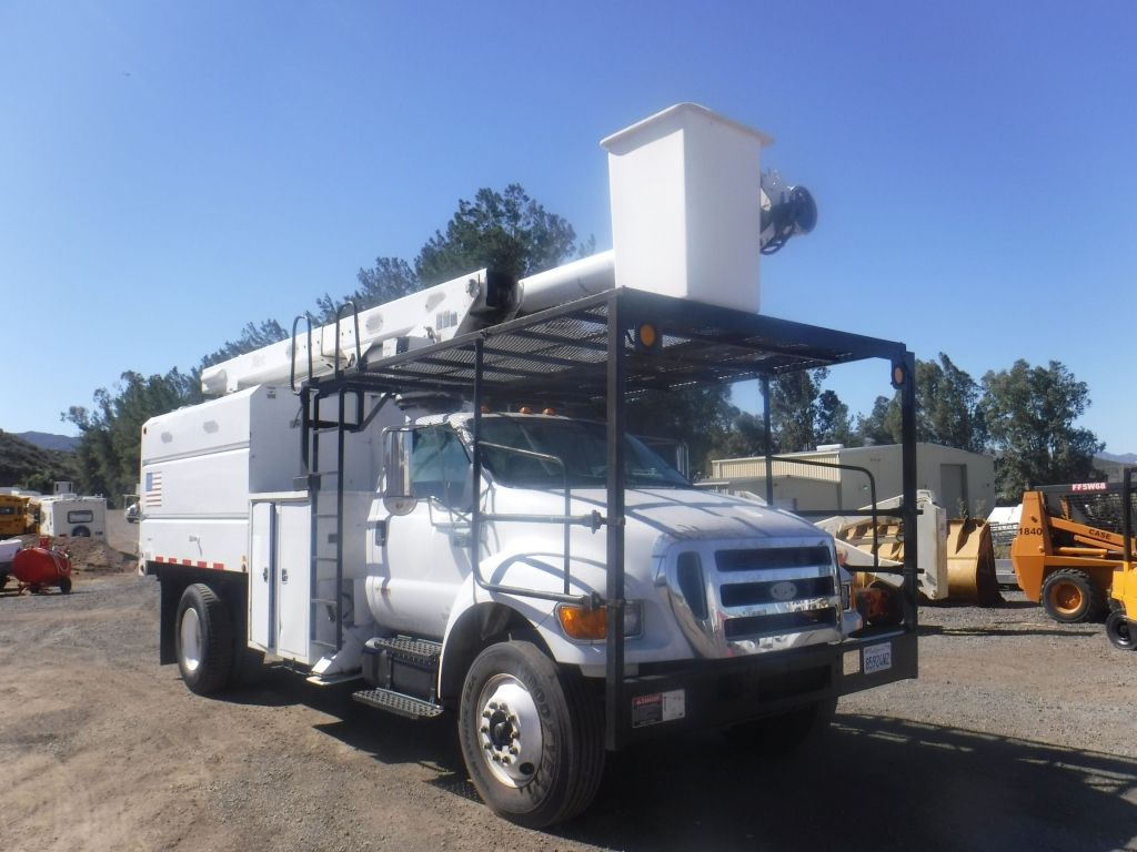 Chipper Bucket Truck 2007 Ford F750 Dump Truck 61'