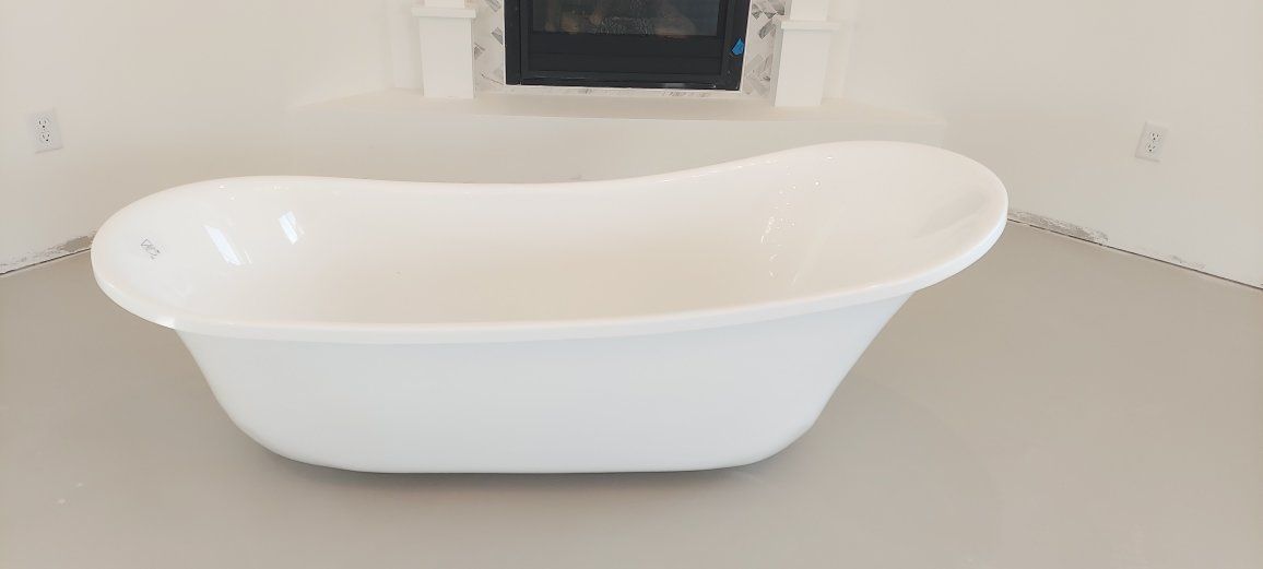 Acrylic Freestanding Soaking Bathtub in Glossy White