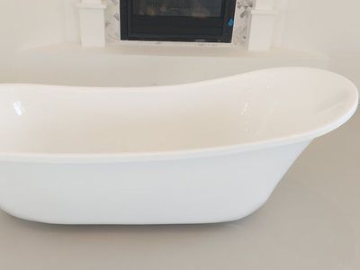 Acrylic Freestanding Soaking Bathtub in Glossy White