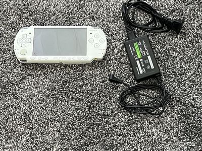 Sony PSP-2001 White W/ Charger (2400 mAh, Modded)