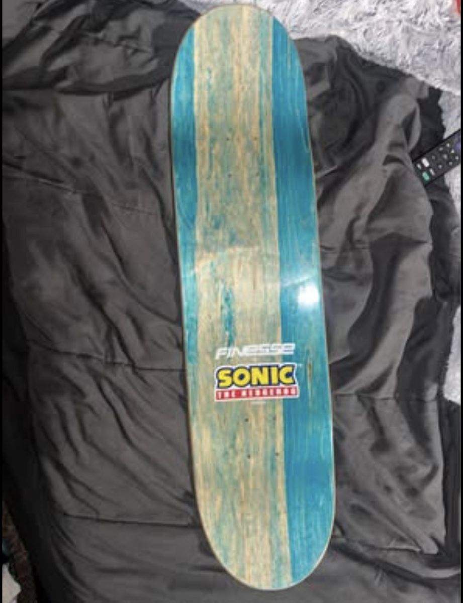 Skateboard Deck (knuckles)