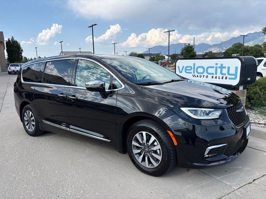 2023 Chrysler Pacifica Plug-In Hybrid Limited
