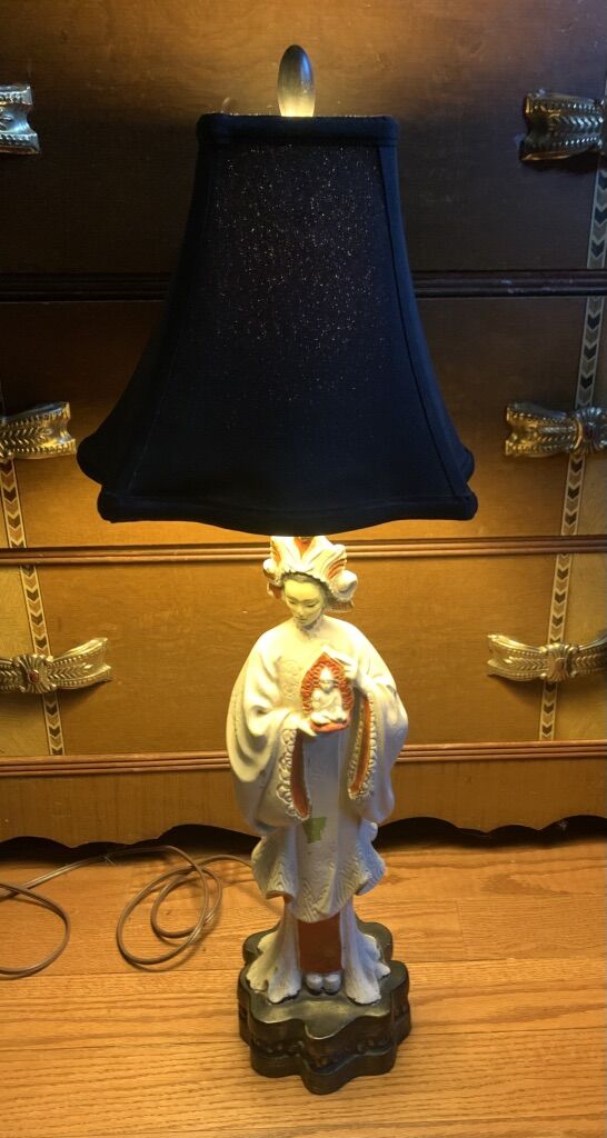 Vintage 1950s Figural Oriental Chalkware Lamp