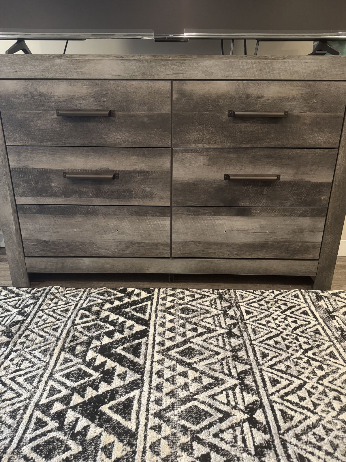 Beautiful Ashley 6 drawer dresser