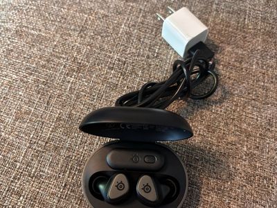 SteelSeries In-Ear Mobile Gaming Headset Earbuds with Charging Case and Charger in good working condition