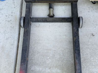 Snowmobile lift