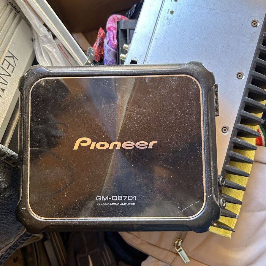 Pioneer amp GM-D701 1600w