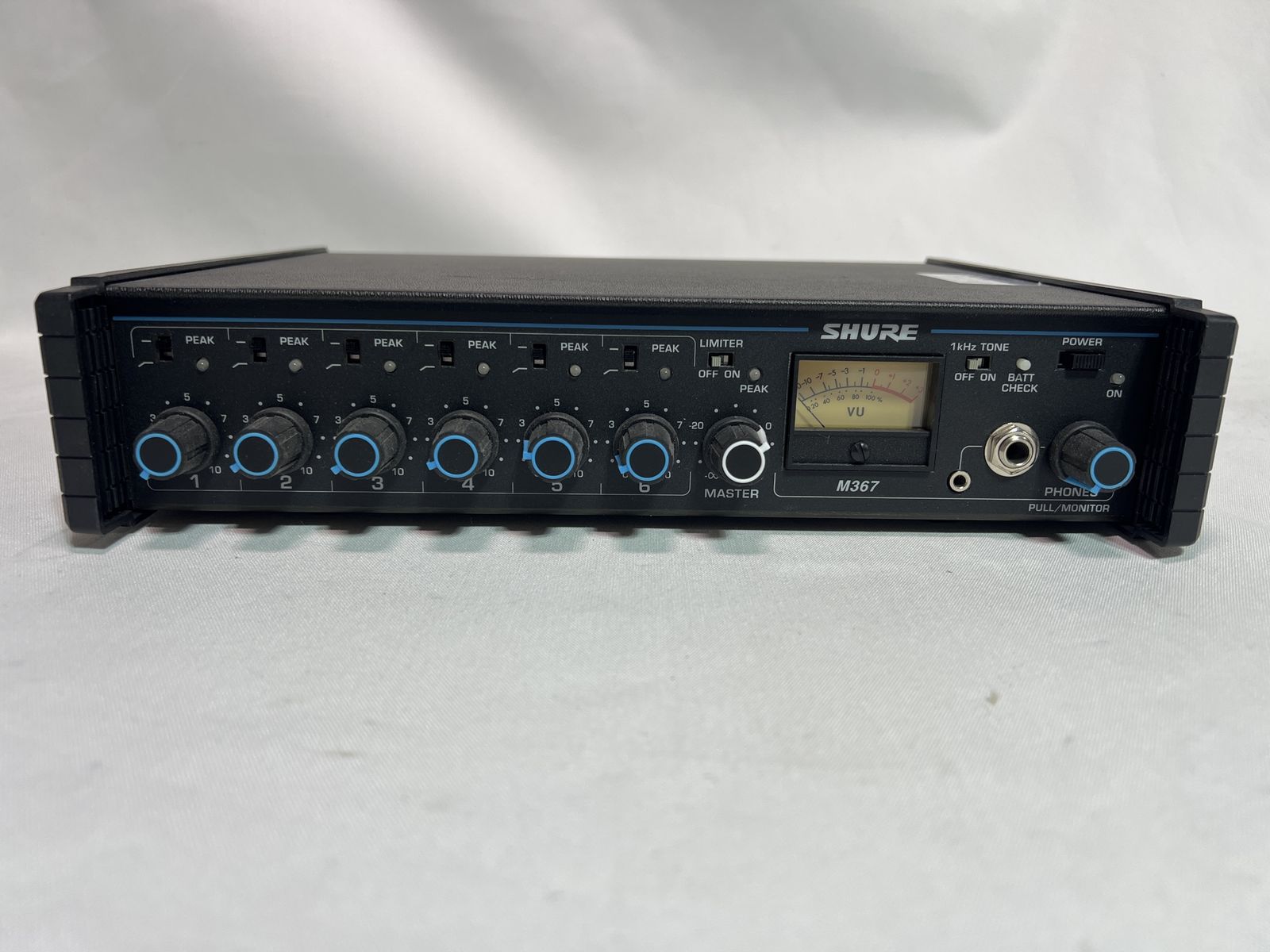 Shure m367 audio mixer