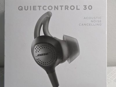 Bose QuietControl 30 Wireless Noise-Cancelling Neckband Headphones Black.