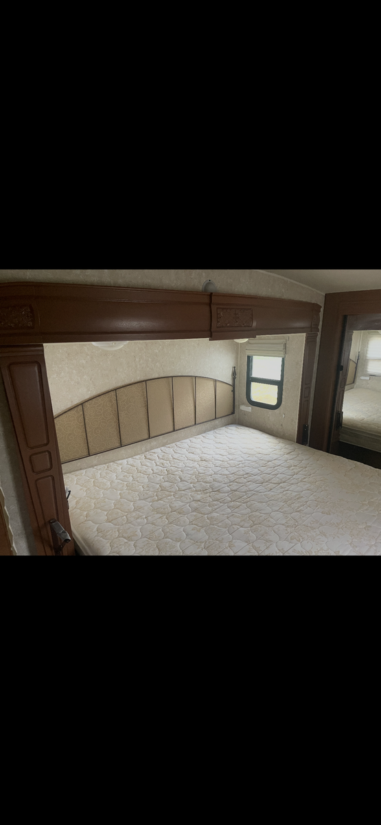 Main image 6