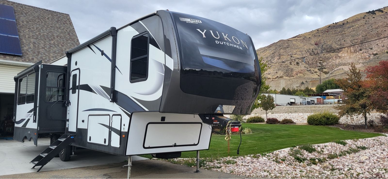 2022 Dutchman Yukon 320 RL