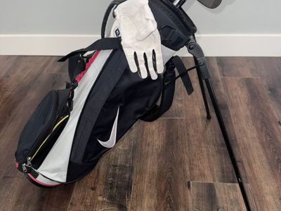 Rare Tiger woods Junior Golf Bag & Clubs