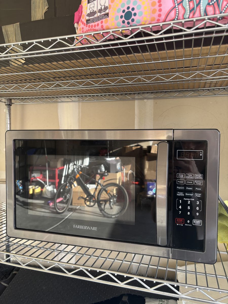 Farberware 1.1 cu ft 1000W Stainless Steel Countertop Microwave Oven