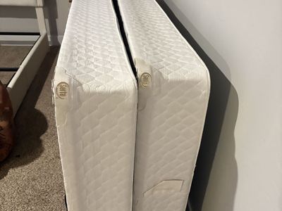 Serta King Box Spring Set - Two Twin XL Foundations for King Mattress, Excellent Condition
