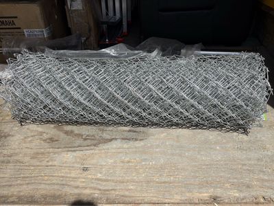 Everbilt 48in x 50ft Galvanized Steel Chain Link Fence (1.5in Mesh) - New Roll