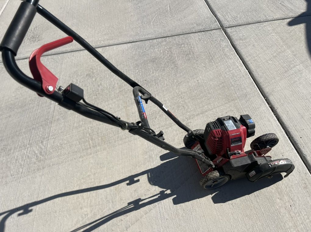 Troy-Bilt TB516 EC Gas Edger