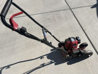 Troy-Bilt TB516 EC Gas Edger