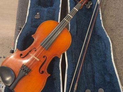 Suzuki 220 3/4 Size Violin – Complete Set (Case + Bow)