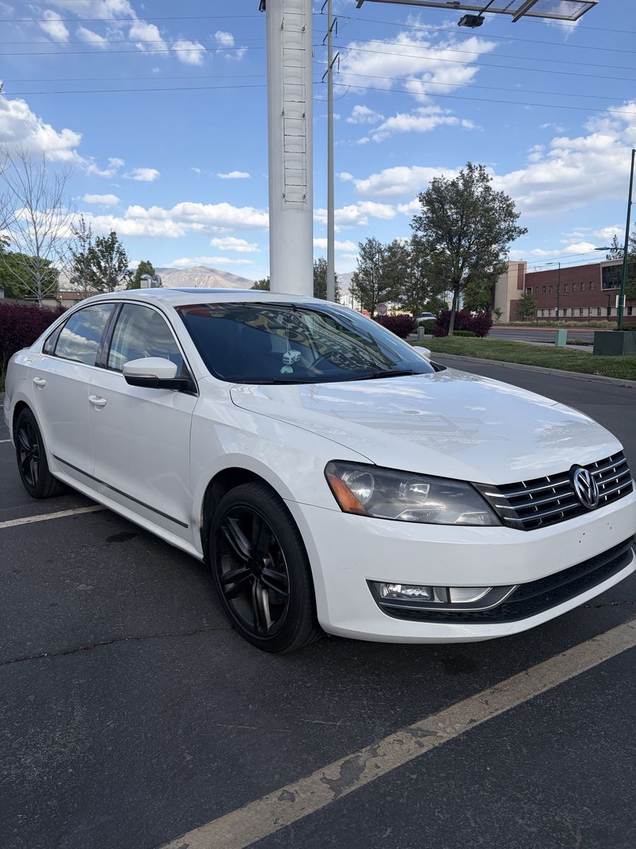 2014 VOLKSWAGEN PASSAT 3.6L V6 SEL Premium