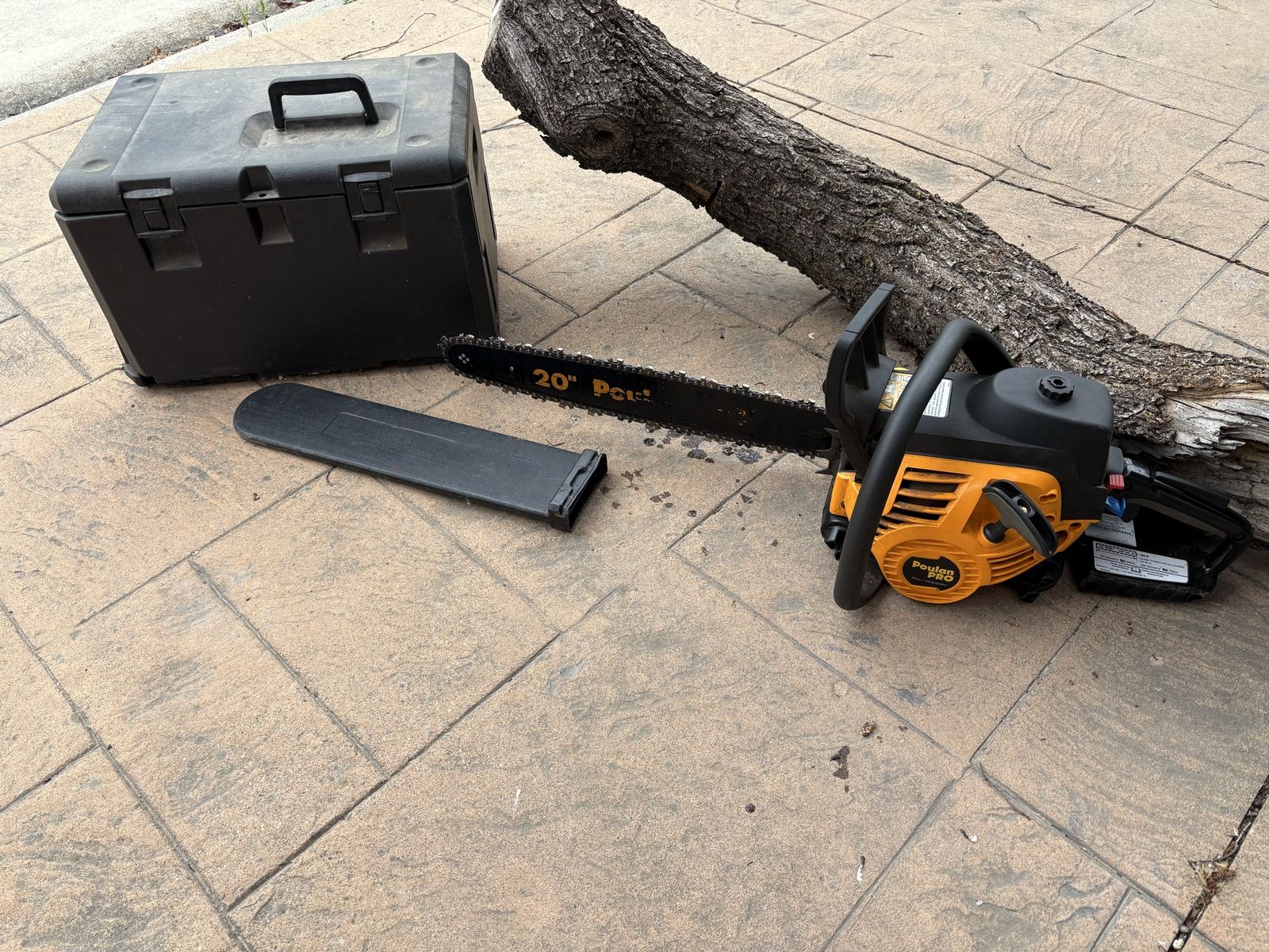 Poulan Pro Chainsaw w/ Case 20 Inch Chain