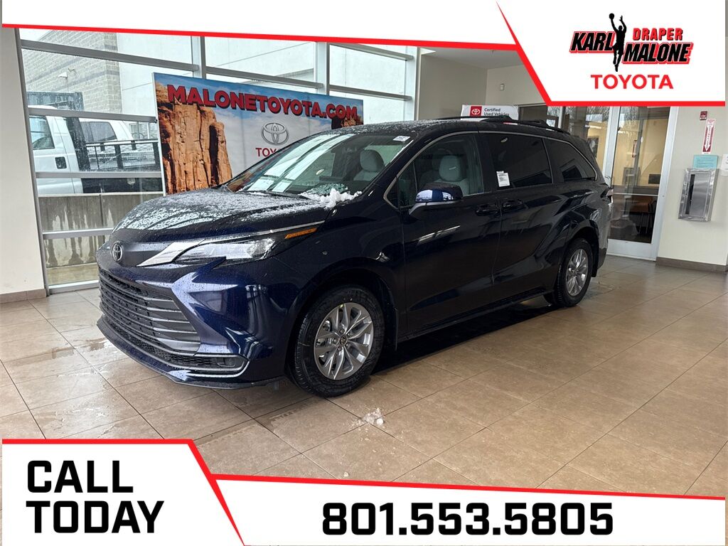 2026 Toyota Sienna LE 8-Passenger