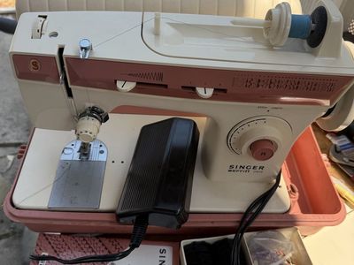 Singer Merritt 2404 Sewing Machine with Case, Foot Pedal, Manual & Cams