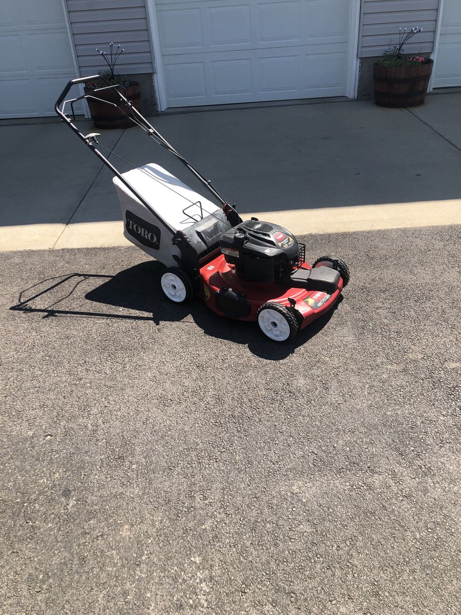 SELF PROPELLED TORO LAWN MOWER WITH A BRIGGS & STRATTON ENGINE