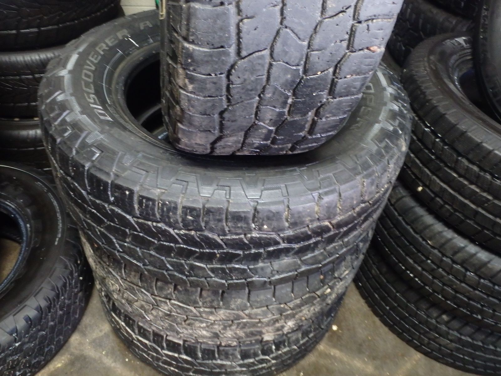 275/65R18 CIOOPER DISCOVERED A/T3 SET OF USED TIRES