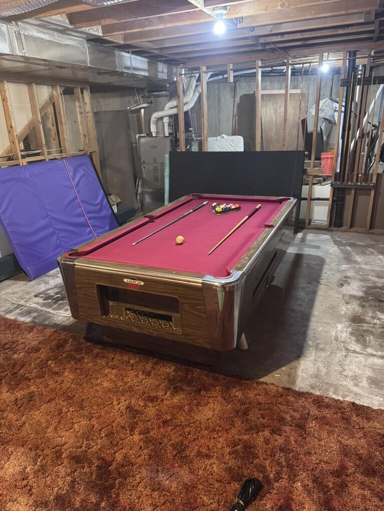 8' Pool Billiards Table With Ball Return