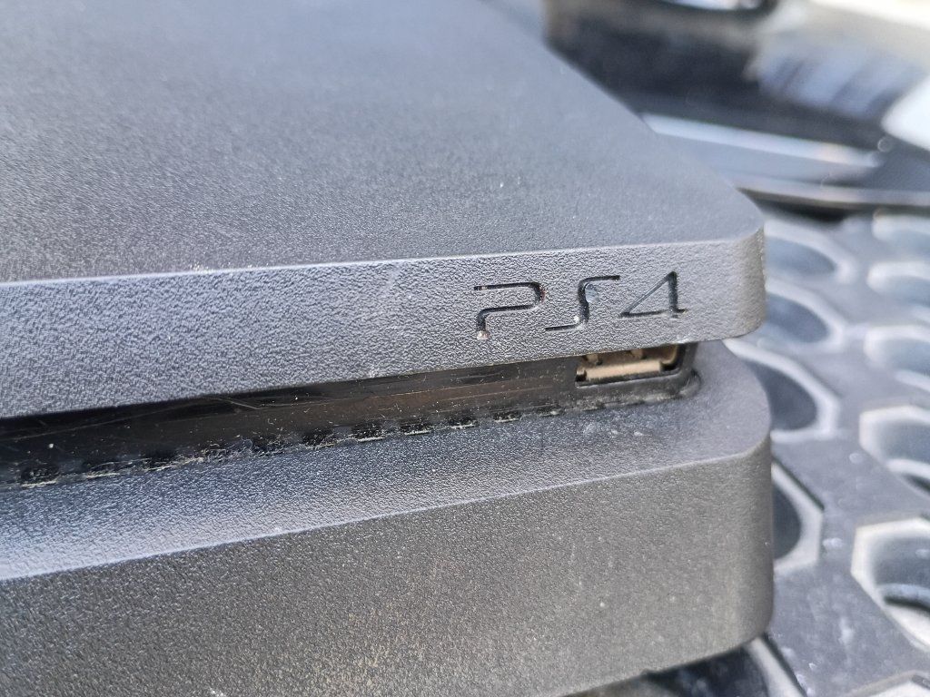 Sony PlayStation 4 Slim (CUH-2215B) with LEGO Batman 3 PS3 Game - NO CONTROLER, HAS power and hdmi cords