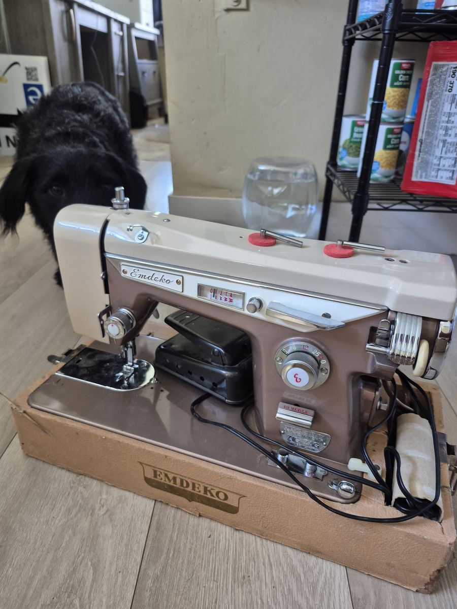 Emdeko Zig-Zag Sewing Machine with case