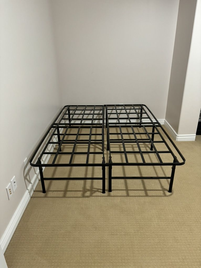 FOLDABLE METAL QUEEN BED FRAME