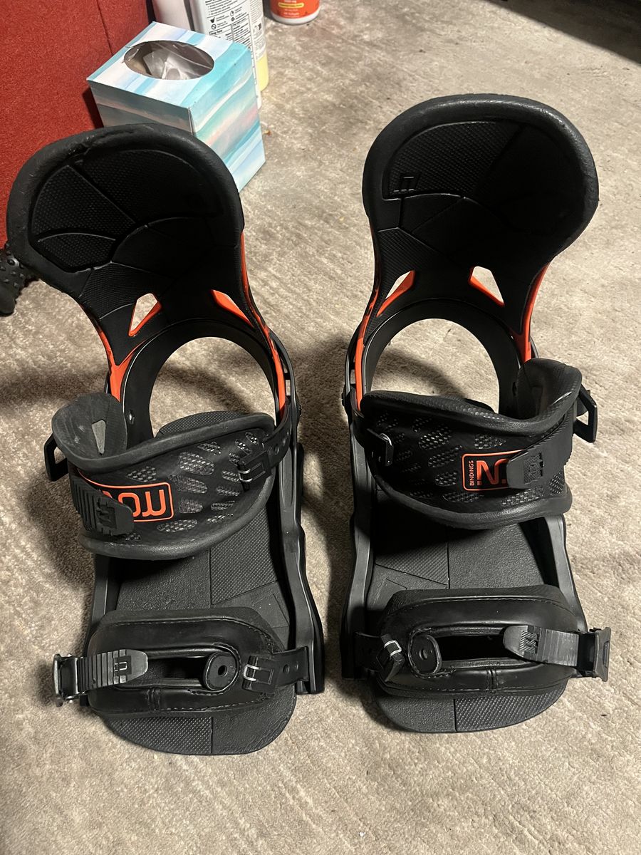 Now snowboard bindings size Large