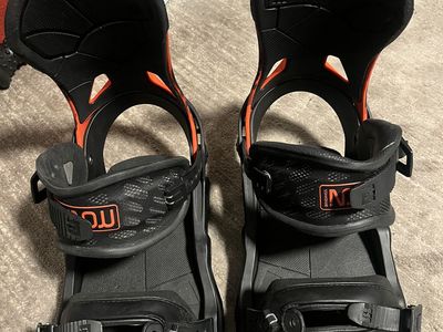 Now snowboard bindings size Large