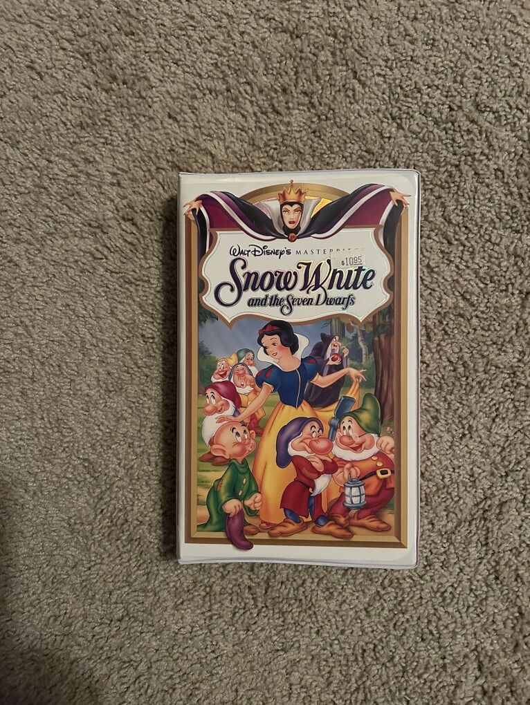 VHS Snow White In Original Clam Shell