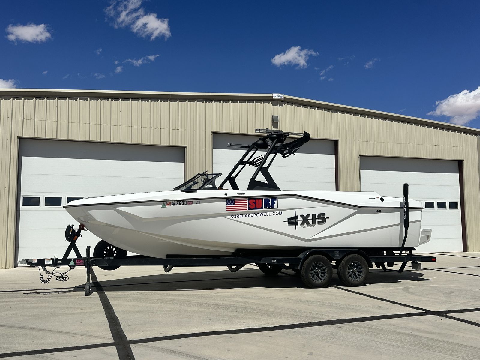 2025 Axis T250 Surf Boat