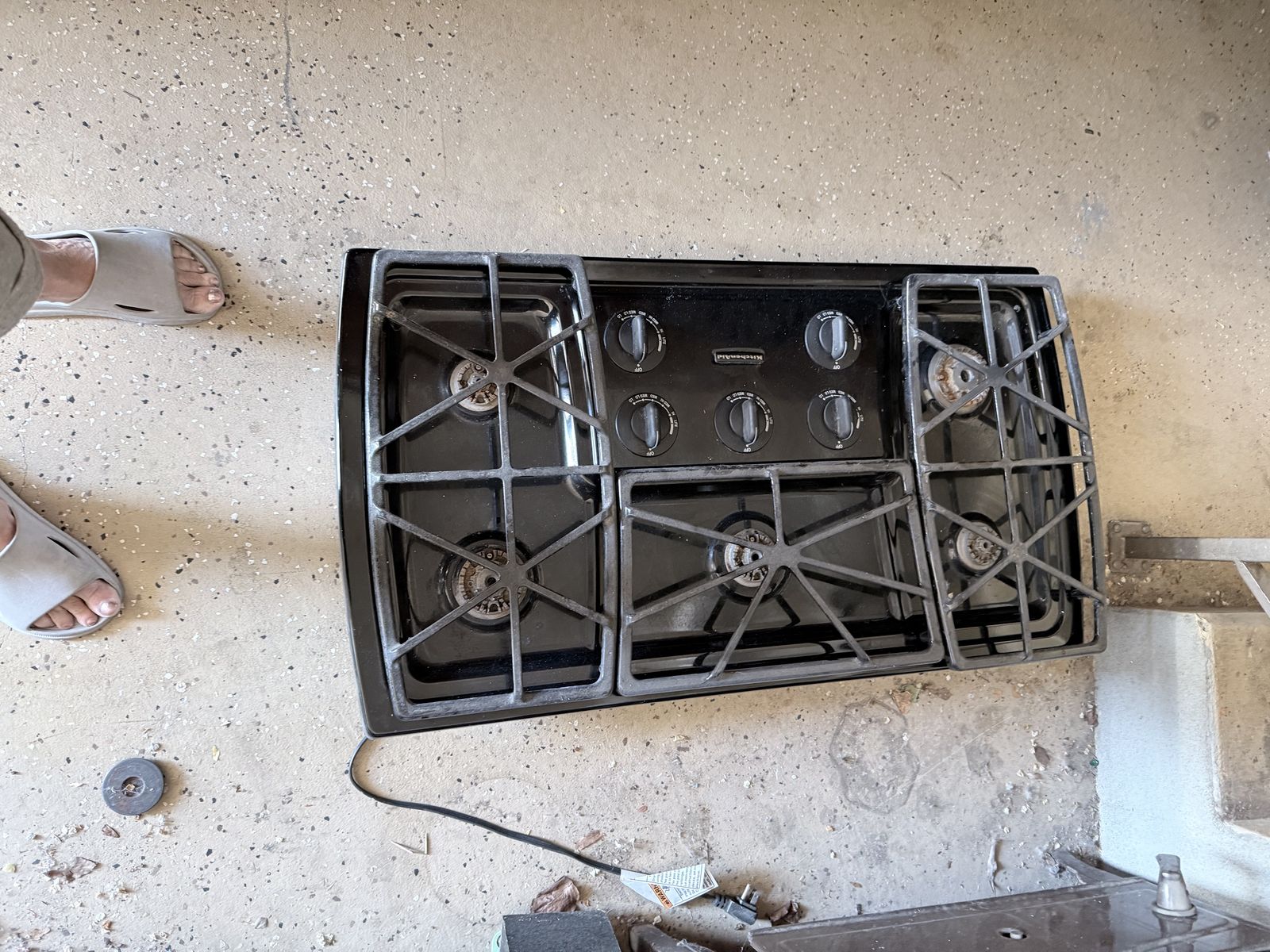 KitchenAid 36" Black Gas Cooktop 5-Burner, Cast Iron Grates, Electronic Ignition