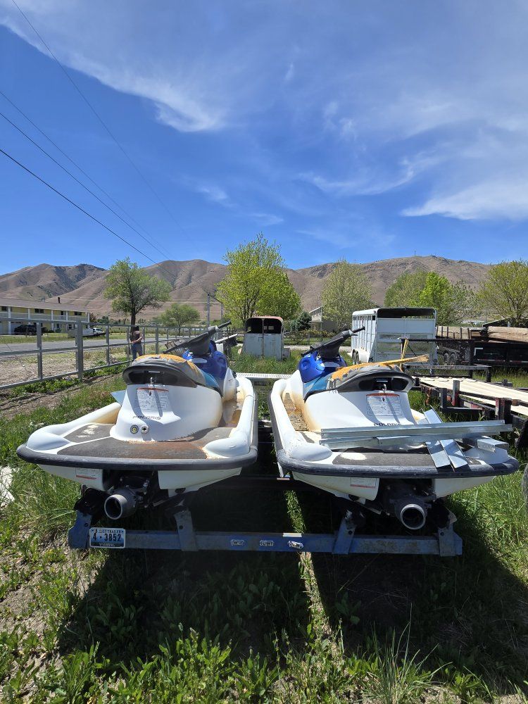 jetskies